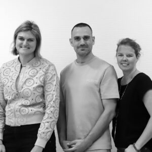Schulleitungsteam bestehend aus Daniela Bruns (Schulleiterin), Anna Denizer und Tobias Sylvester